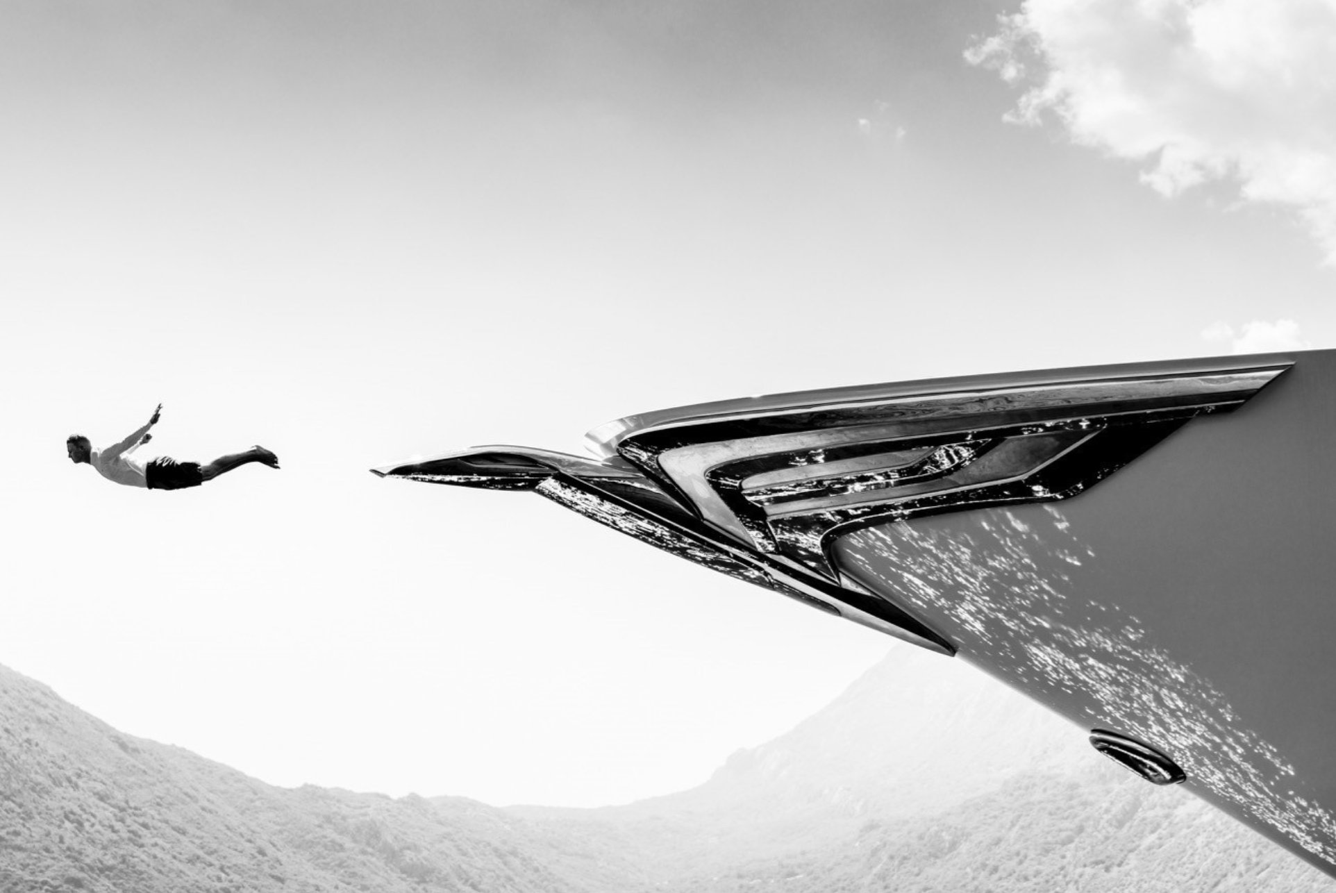 Tribute to Yachting — Guillaume Plisson Exhibition article thumbnail